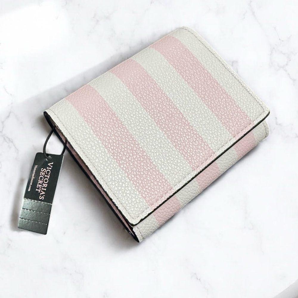 VICTORIA'S SECRET
Small Flap Wallet